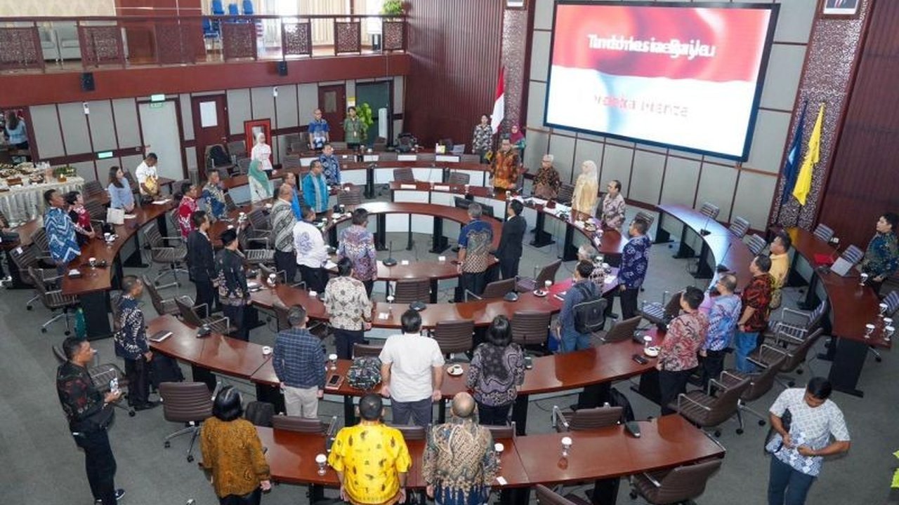 Universitas Indonesia (UI) berkolaborasi dengan pemerintah untuk membuka akses pendidikan bagi putra-putri terbaik daerah 3T melalui berbagai jalur masuk dan beasiswa.