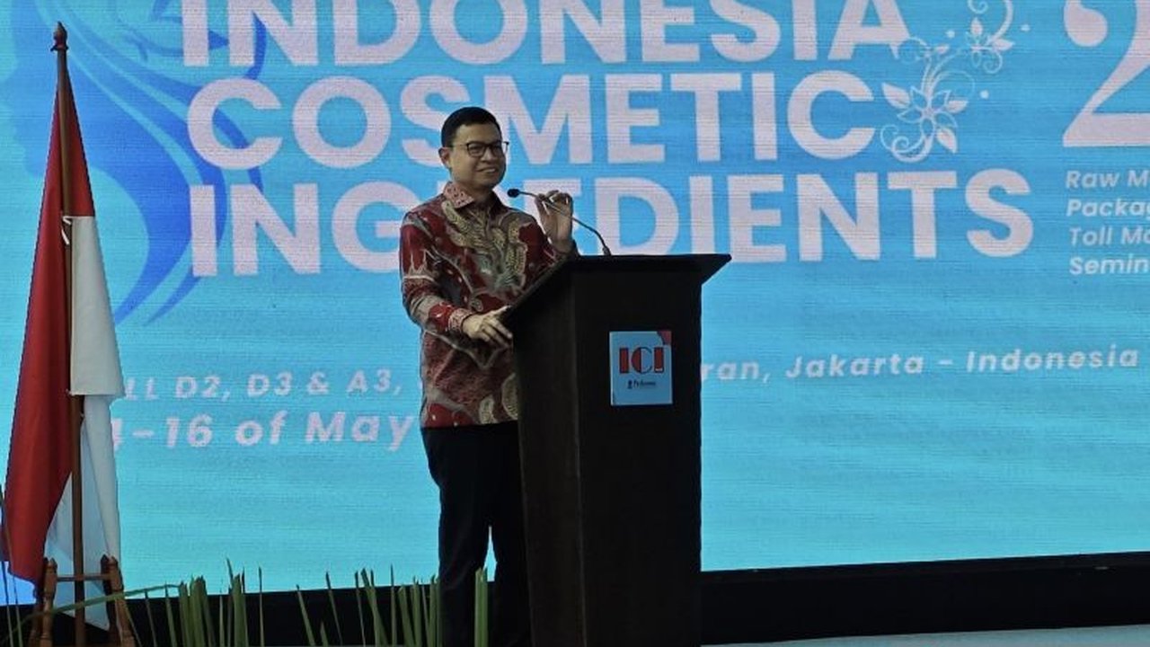 BPOM memaparkan strategi untuk memajukan sektor kosmetik nasional, termasuk peningkatan kualitas produk lokal dan pengembangan regulasi, dengan potensi ekonomi mencapai Rp158 triliun per tahun.