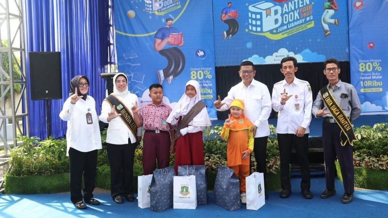 Gubernur Banten, Andra Soni, menantang Dinas Perpustakaan dan Kearsipan (DPK) untuk meningkatkan angka literasi yang masih rendah, hanya 24 persen, dengan strategi terintegrasi dalam program prioritas daerah.