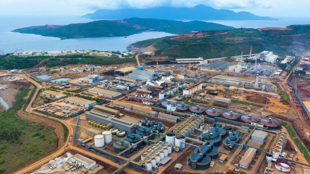 Aktivitas smelter di Halmahera Selatan dan Halmahera Tengah berkontribusi signifikan terhadap peningkatan penerimaan negara di Maluku Utara, mencapai target Rp413 miliar di tahun 2025.