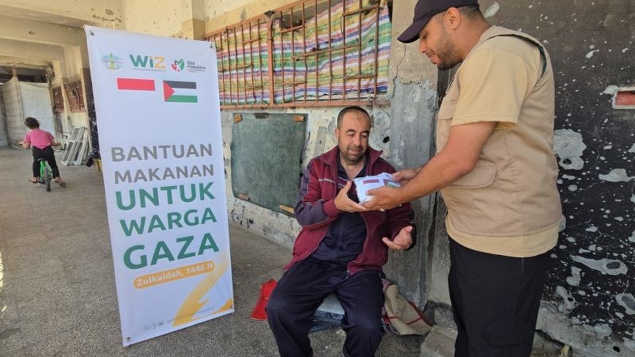 Wahdah Inspirasi Zakat (WIZ) bersama mitra menyalurkan bantuan makanan kepada 1.000 pengungsi di Gaza Timur Palestina yang tengah menghadapi krisis kelaparan akibat konflik berkepanjangan.