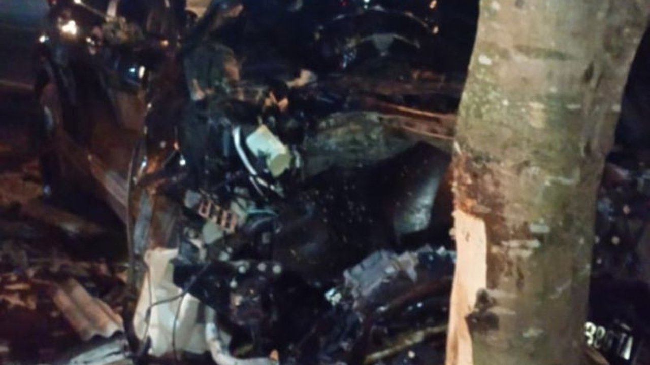 Wakil Ketua I DPRD Lombok Tengah, Lalu Ahmad Rumiawan, meninggal dunia akibat kecelakaan tunggal di jalan raya Mataram-Kopang dini hari tadi.