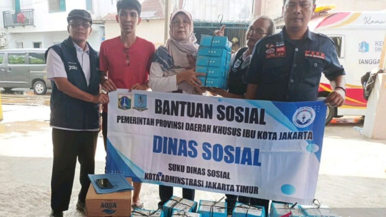 Pemerintah Kota Jakarta Timur menyalurkan bantuan logistik kepada 50 jiwa korban kebakaran di Pulogadung, meliputi makanan, pakaian, dan kebutuhan rumah tangga lainnya.