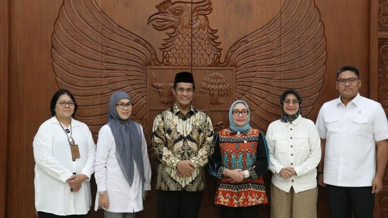 Kementerian Pertanian dan Kementerian Pemberdayaan Perempuan dan Perlindungan Anak bersinergi untuk memberdayakan perempuan melalui program pekarangan pangan bergizi guna meningkatkan kesejahteraan keluarga.