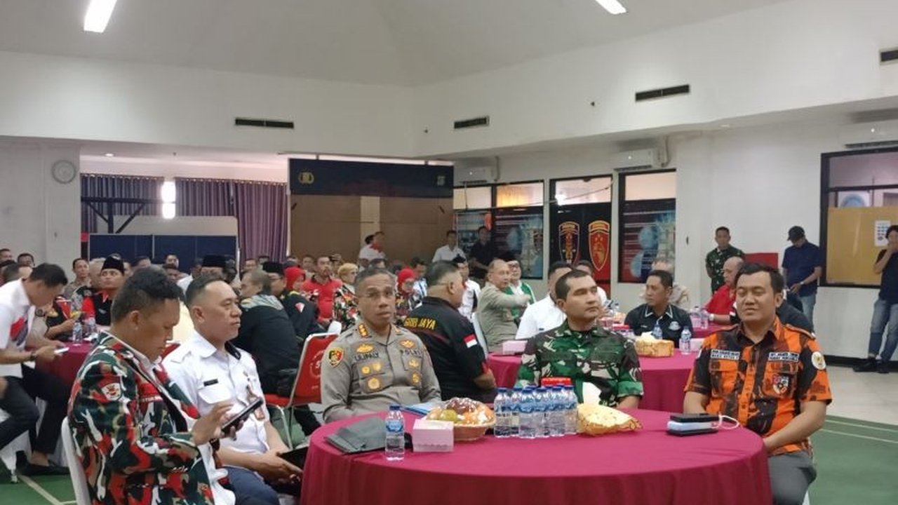Kapolres Jaktim melarang ormas mengawal lahan sengketa untuk mencegah konflik, meminta penyelesaian hukum terlebih dahulu.