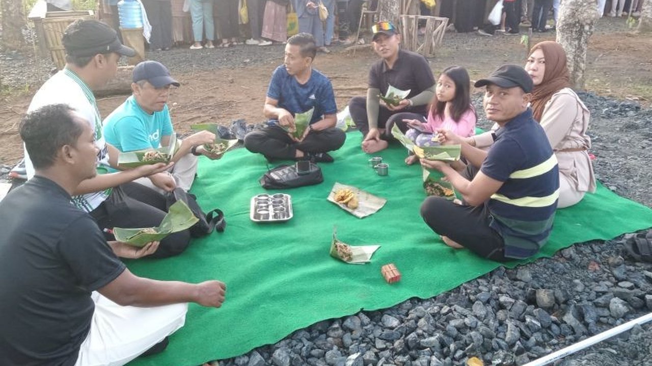 DPRD Tanah Bumbu mengusulkan festival kuliner tradisional di Desa Batulicin Irigasi menjadi agenda rutin kabupaten, mendorong pengembangan ekonomi dan pariwisata lokal.
