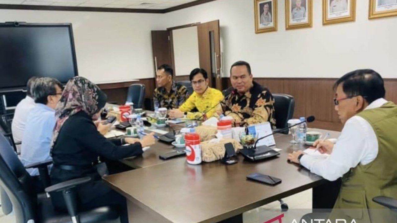 Pemerintah Kota Pariaman meminta Badan Nasional Penanggulangan Bencana (BNPB) membangun shelter untuk mitigasi bencana tsunami di daerah rawan bencana tersebut.