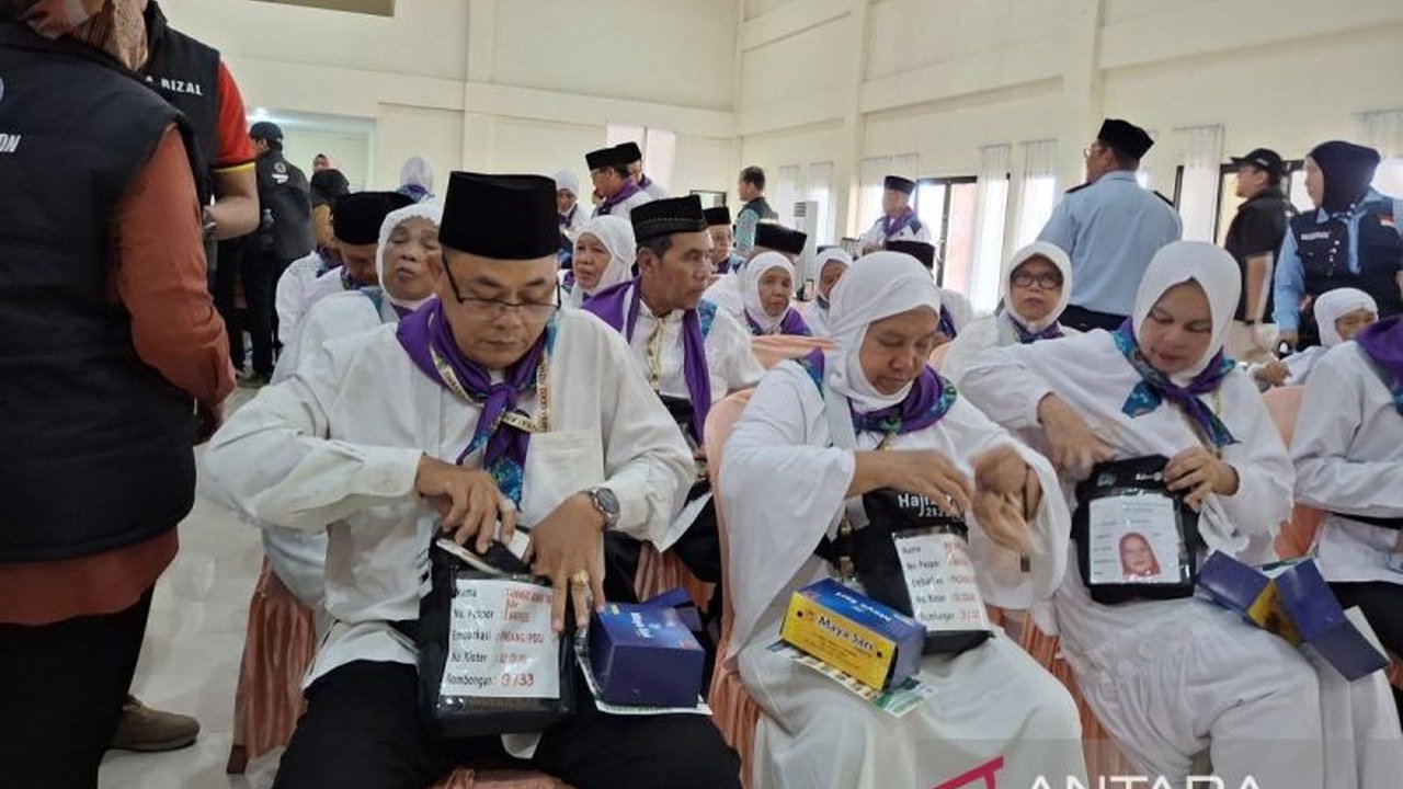 Dua calon haji asal Bengkulu, Saidun Basirun dan Syahrul Hadi, meninggal dunia di Arab Saudi setelah menjalani perawatan medis, meninggalkan duka mendalam bagi keluarga dan Provinsi Bengkulu.