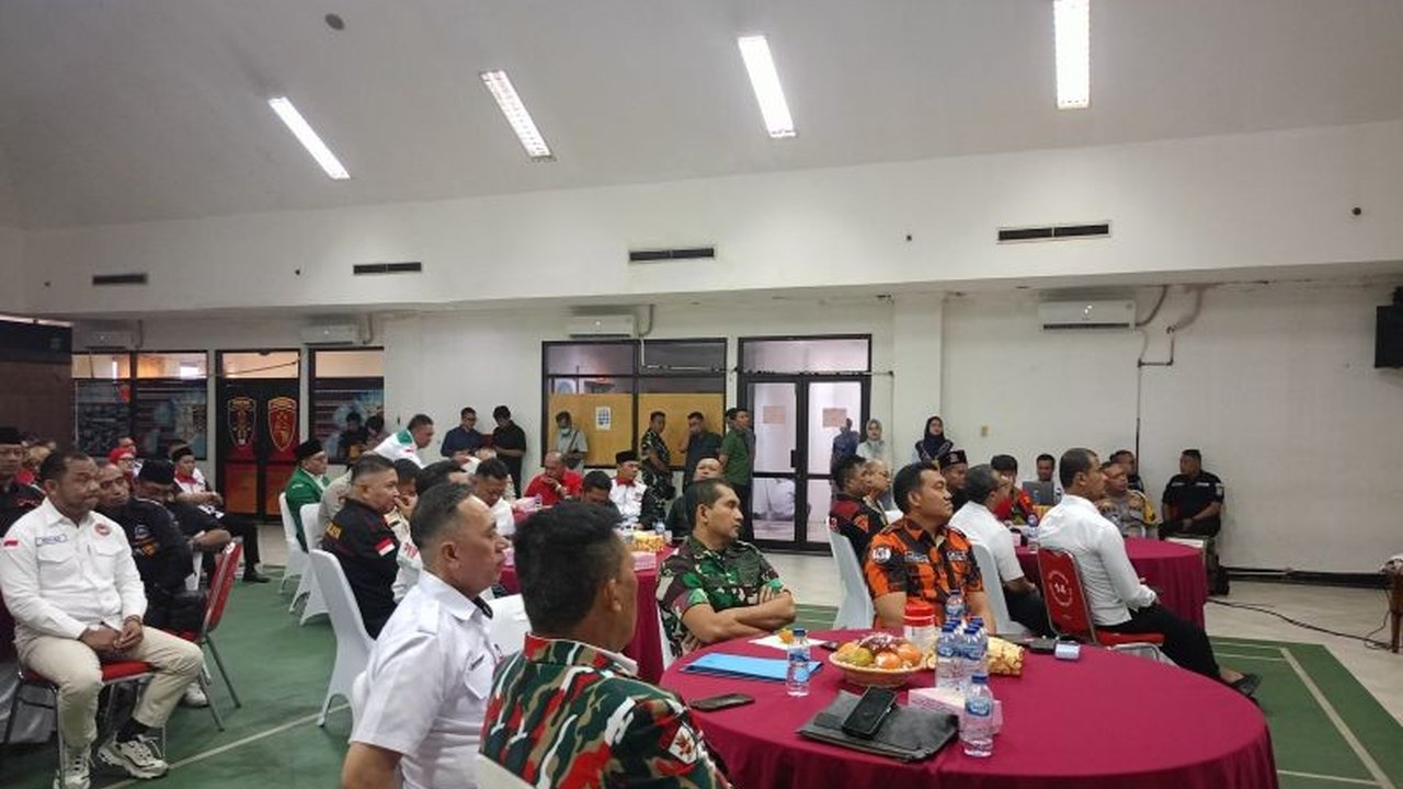 Polres Metro Jakarta Timur mengumpulkan ormas se-Jaktim untuk pembinaan pencegahan premanisme, berkomitmen bersama menciptakan wilayah yang aman, tertib, dan nyaman.