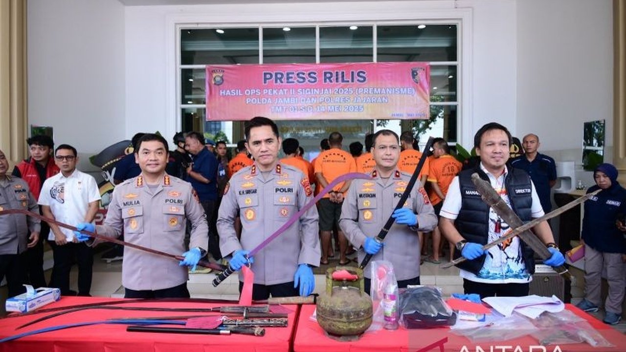Polda Jambi berhasil menangkap 32 tersangka premanisme dan memberikan pembinaan kepada 242 pelaku lainnya dalam operasi selama dua pekan.