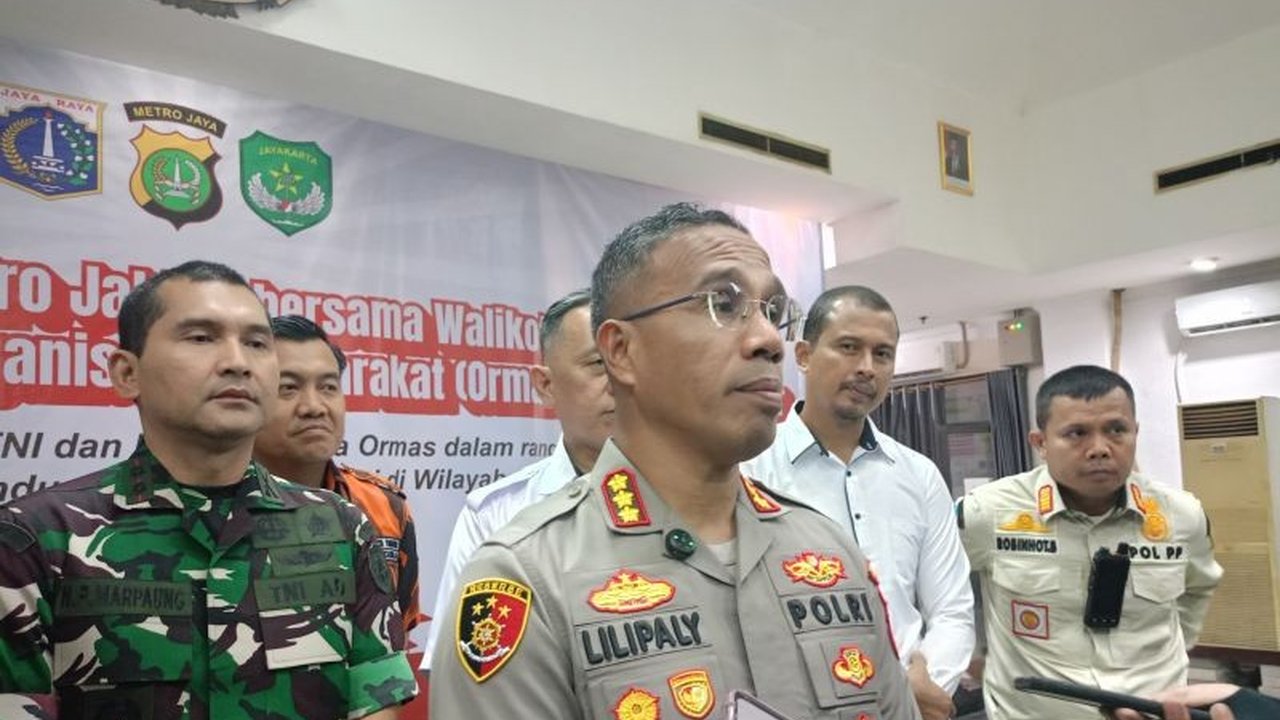 Polres Metro Jaktim berkomitmen memberantas aksi premanisme berkedok penagih utang yang meresahkan warga, dengan menindak tegas para pelaku kriminal tersebut.