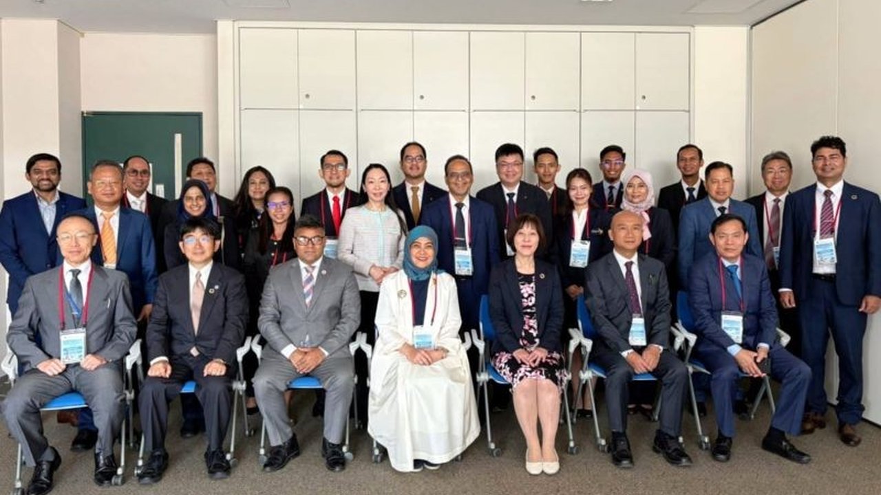 Wakil Wali Kota Makassar, Aliyah Mustika Ilham, menghadiri Forum Internasional Kota Tangguh di Kobe, Jepang, untuk berbagi pengalaman dan menyerap inovasi dalam pengelolaan risiko bencana berbasis teknologi.