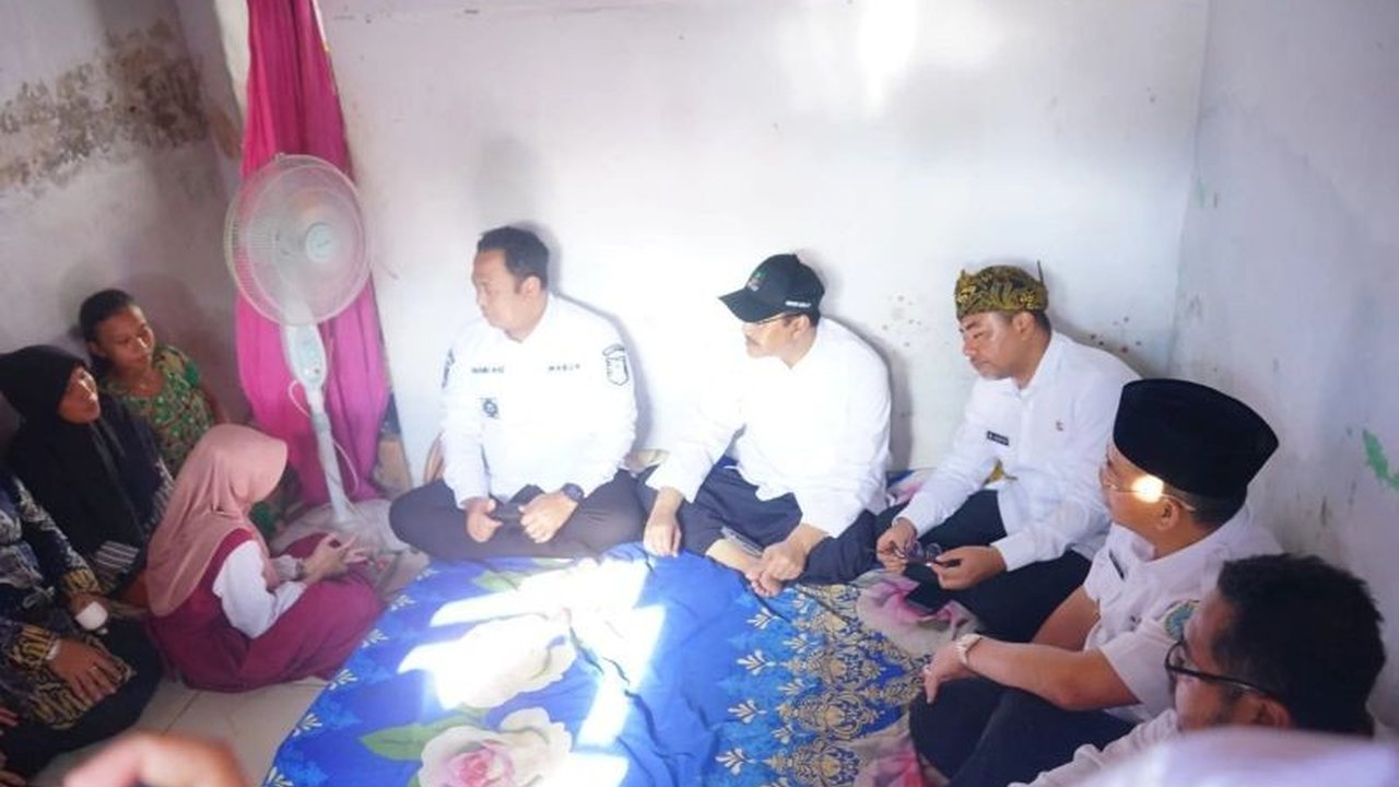 Menteri Sosial Saifullah Yusuf meninjau langsung kesiapan Sekolah Rakyat di Probolinggo, mengunjungi rumah Sugita Vania, calon siswa yang akan mendapatkan pendidikan dan fasilitas gratis.