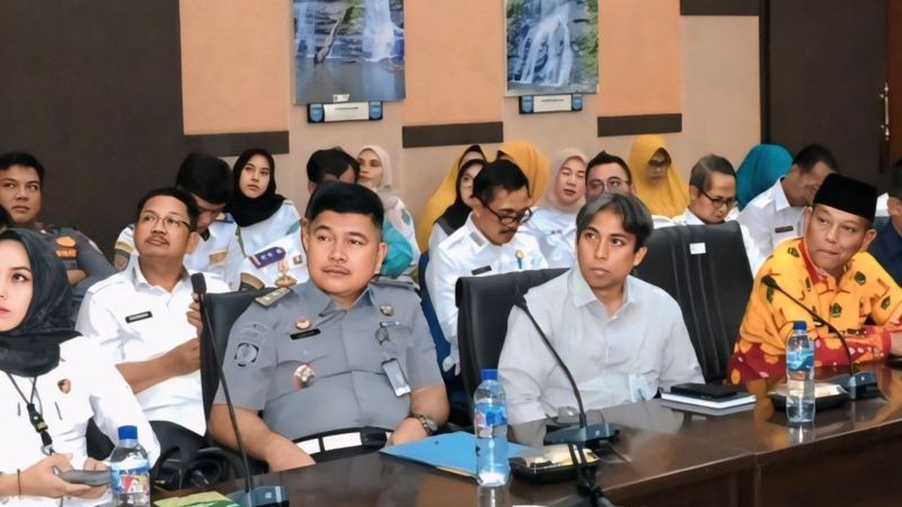 Pemkab OKU Selatan mengikuti Verifikasi Lapangan Hybrid (VLH) untuk meraih predikat Nindya Kabupaten Layak Anak (KLA) tahun ini, setelah sebelumnya meraih predikat Madya, dengan fokus pada pemenuhan hak anak dan perlindungan khusus.