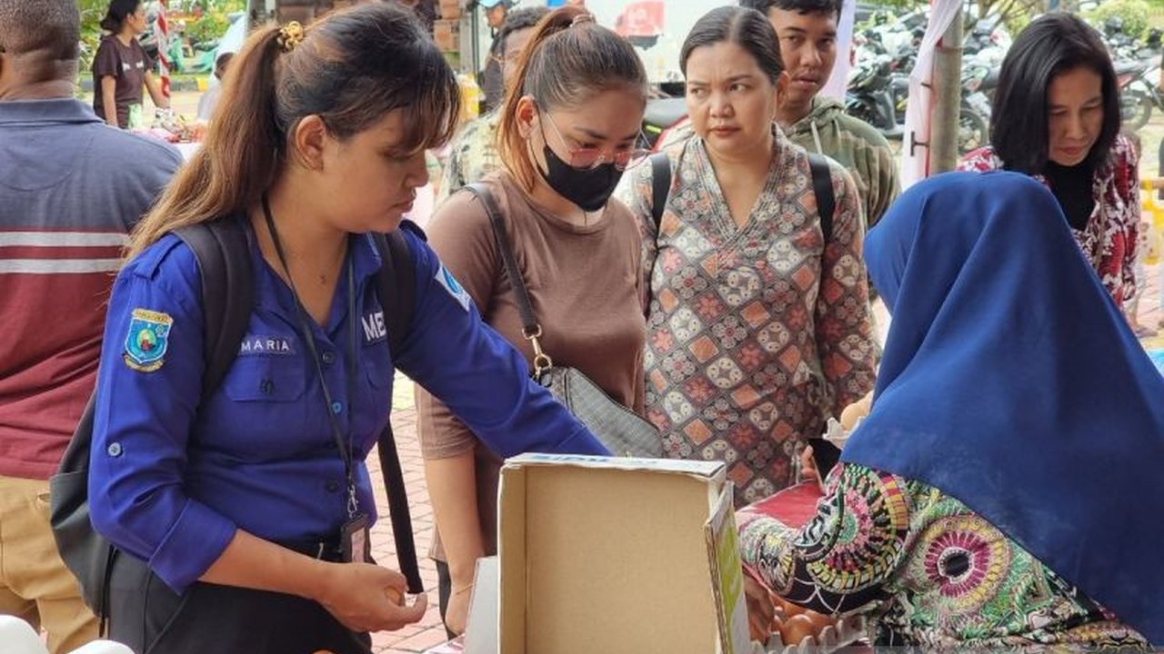 Pemerintah Provinsi Papua Barat menggelar gerakan pangan murah untuk mencegah lonjakan harga kebutuhan pokok menjelang Idul Adha, dengan subsidi ongkos kirim untuk menjaga stabilitas harga.
