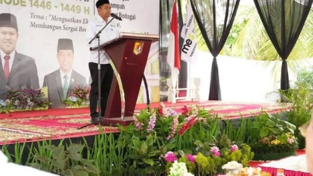 Bupati Serdang Bedagai mendorong ekonomi syariah sebagai solusi mengatasi praktik rentenir yang merugikan masyarakat kecil, dengan program pendanaan dan pelatihan yang mudah diakses.