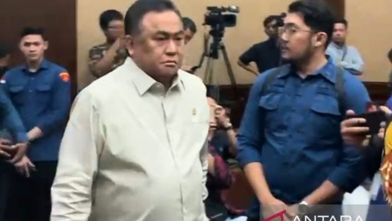 Mantan Mendag Rachmat Gobel hadir sebagai saksi kunci dalam sidang kasus dugaan korupsi impor gula yang menjerat Tom Lembong, mantan Mendag periode 2015—2016, dengan potensi kerugian negara mencapai Rp578,1 miliar.