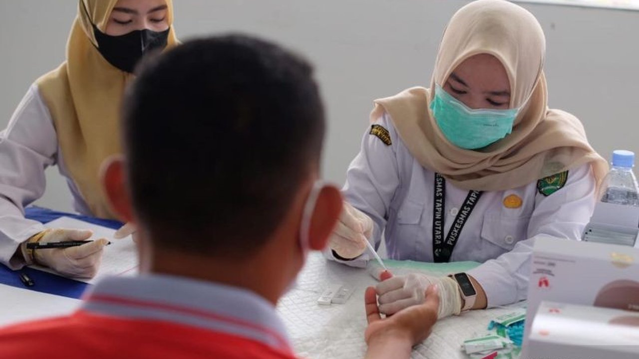 Sebanyak 150 warga binaan di Rutan Rantau, Kalimantan Selatan, menjalani skrining kesehatan untuk mendeteksi dini penyakit menular seperti HIV/AIDS, IMS, Hepatitis C, dan TBC, sebagai upaya pencegahan dan pengendalian penyakit di lingkungan tertutup.