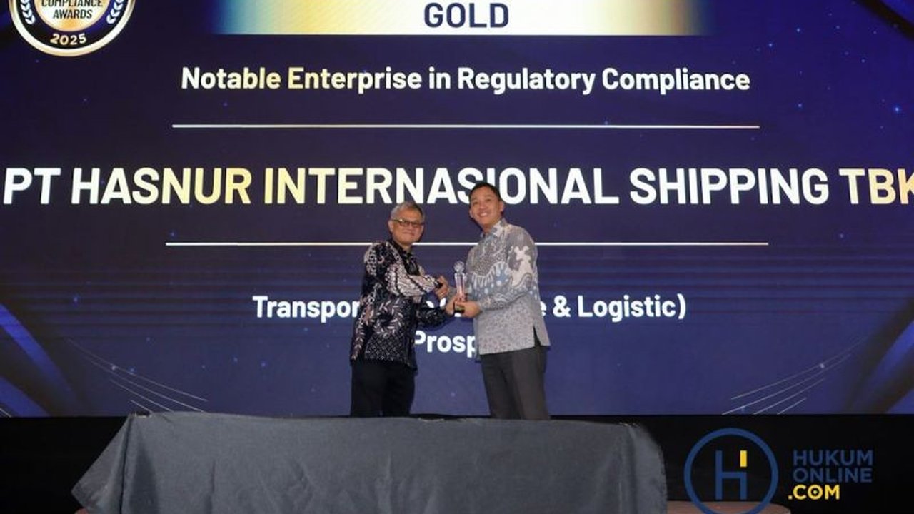 PT Hasnur Internasional Shipping (HIS) meraih penghargaan Gold untuk kepatuhan regulasi di sektor transportasi dan logistik dalam ajang Indonesia Regulatory Compliance Awards 2025.