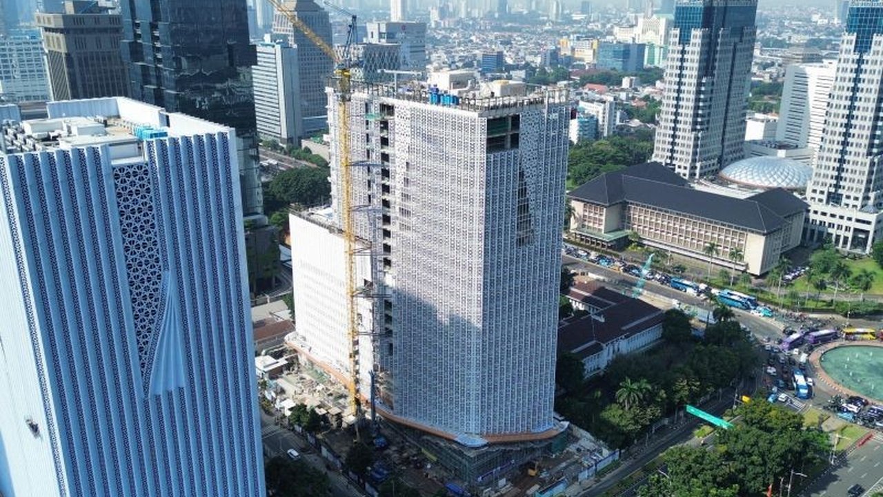 PTPP mengumumkan progres pembangunan BSI Tower Jakarta telah mencapai 89,66 persen, melampaui target dan siap menjadi landmark baru dengan desain Islami modern.