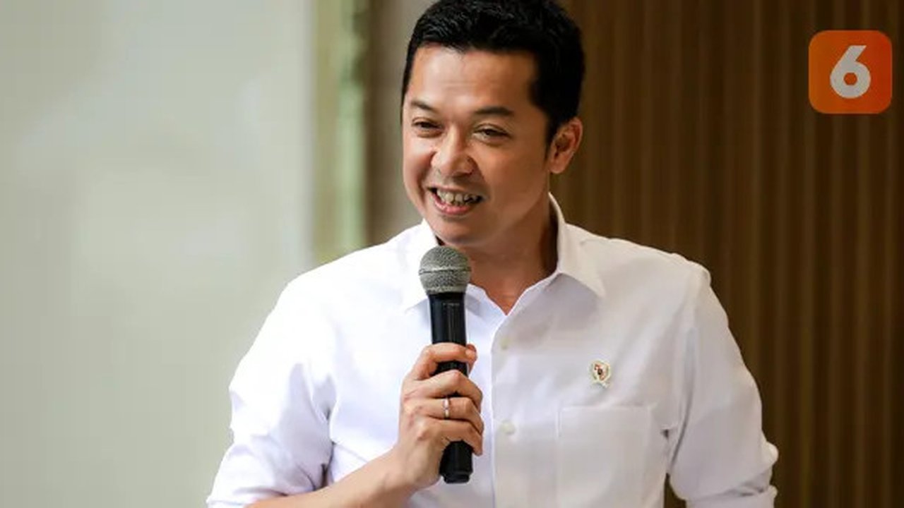 Wakil Menteri Pemuda dan Olahraga, Taufik Hidayat memberikan sambutan saat acara audiensi yang berlangsung di Kemenpora, Senayan, Jakarta, Selasa (12/11/2024) WIB. (Bola.com/Bagaskara Lazu