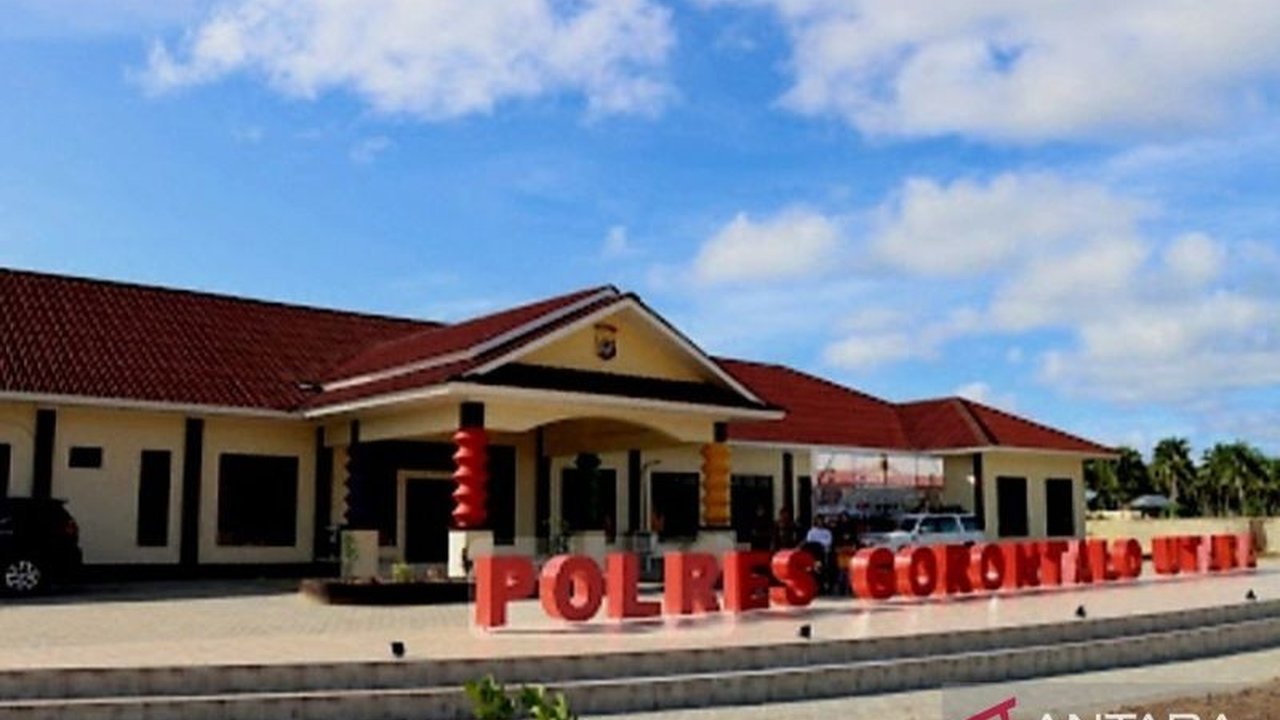 Polres Gorontalo Utara menetapkan tujuh tersangka, termasuk enam kepala desa, atas dugaan politik uang dalam Pemungutan Suara Ulang (PSU) Pilkada 2024.