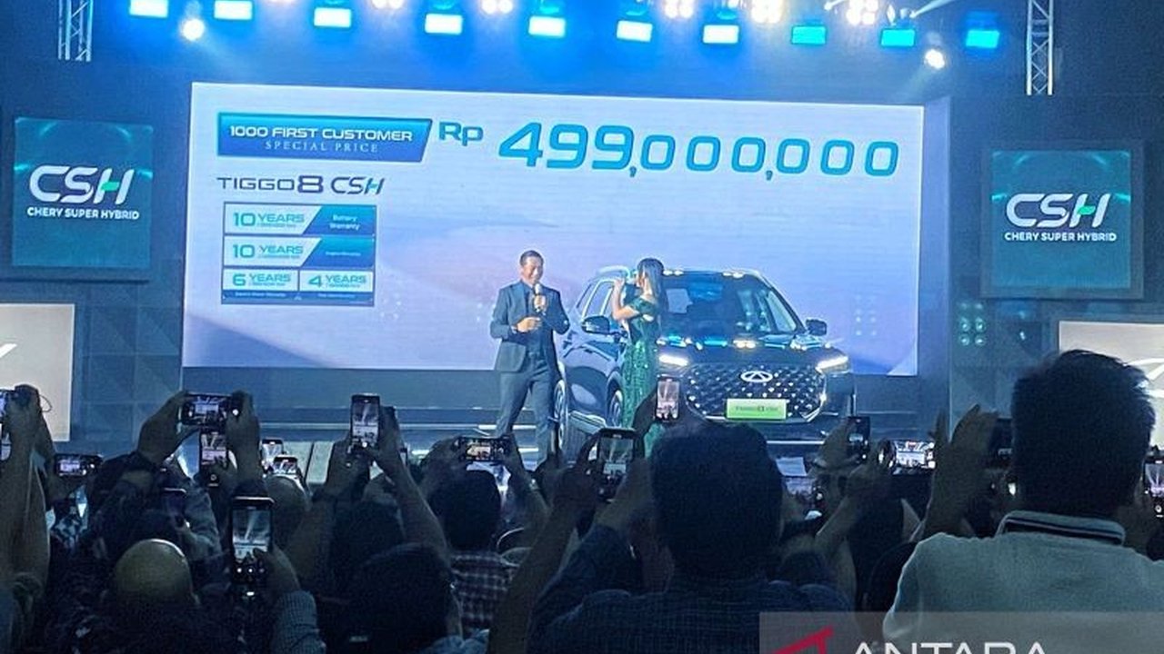 Chery resmi luncurkan Tiggo 8 CSH seharga Rp499 juta untuk 1.000 pembeli pertama, SUV hybrid dengan jarak tempuh hingga 1.300 km dan fitur keamanan canggih.