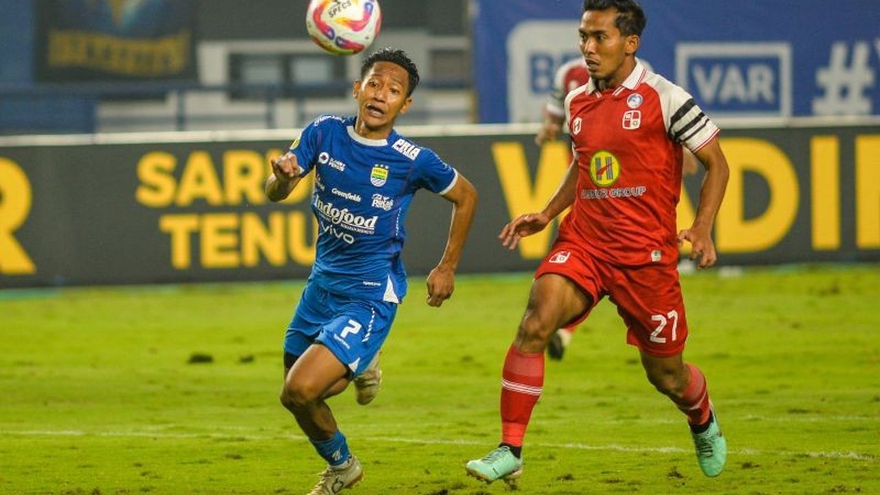 Pelatih Persib Bandung, Bojan Hodak, berencana menurunkan pemain muda saat melawan Persita Tangerang, guna memberikan pengalaman dan menjaga mental bertanding mereka, meskipun Persib sudah memastikan gelar juara Liga 1.
