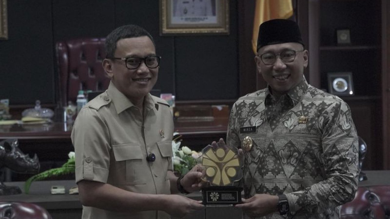 Menteri Karding dan Gubernur Lampung berkolaborasi membentuk 'Kelas Migran' di seluruh SMK Lampung untuk mencetak 20.000-30.000 pekerja migran profesional per tahun.