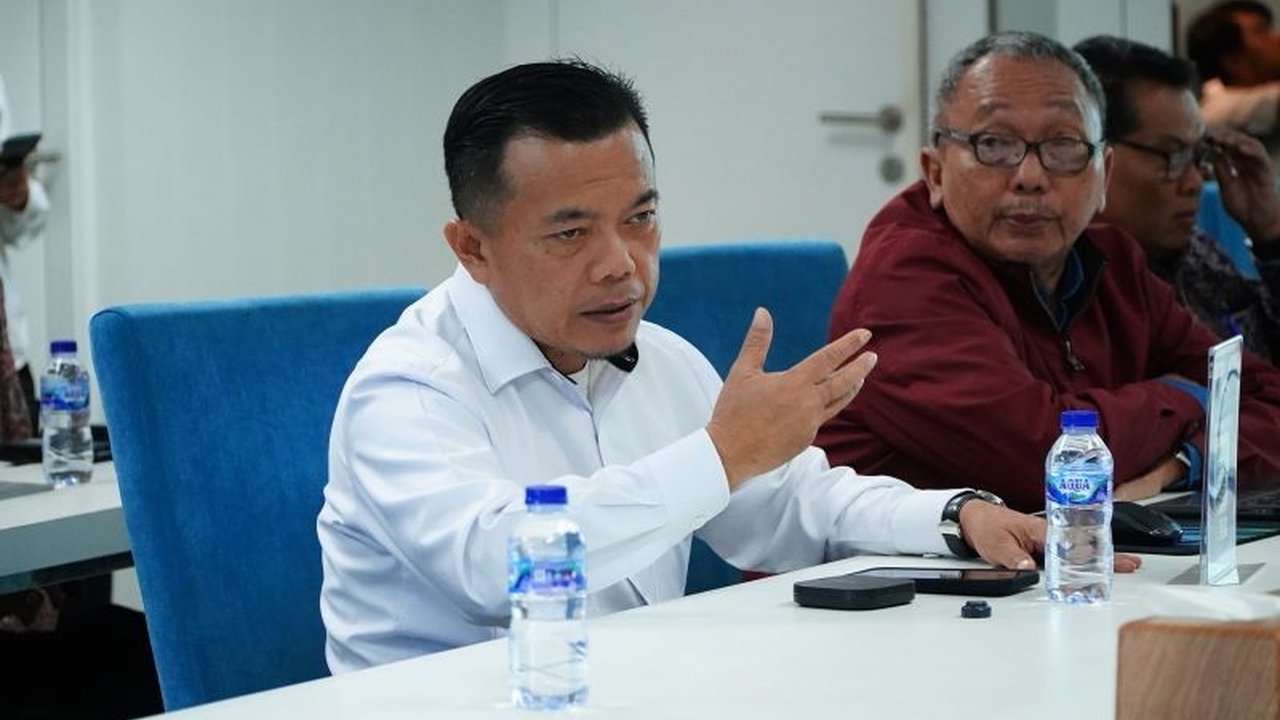 Gubernur Jambi dan Dirjen Pembiayaan Infrastruktur Kementerian PU membahas rencana hibah dari Anha Industry (Korea Selatan) senilai jutaan dolar untuk revitalisasi Danau Sipin guna mengatasi banjir dan meningkatkan kualitas lingkungan.