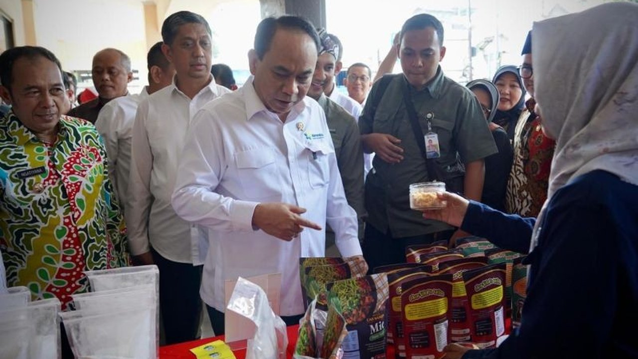 Menkop Budi Arie Setiadi tekankan pentingnya partisipasi masyarakat, SDM kompeten, dan digitalisasi untuk pengembangan Koperasi Merah Putih guna mendorong pertumbuhan ekonomi nasional.