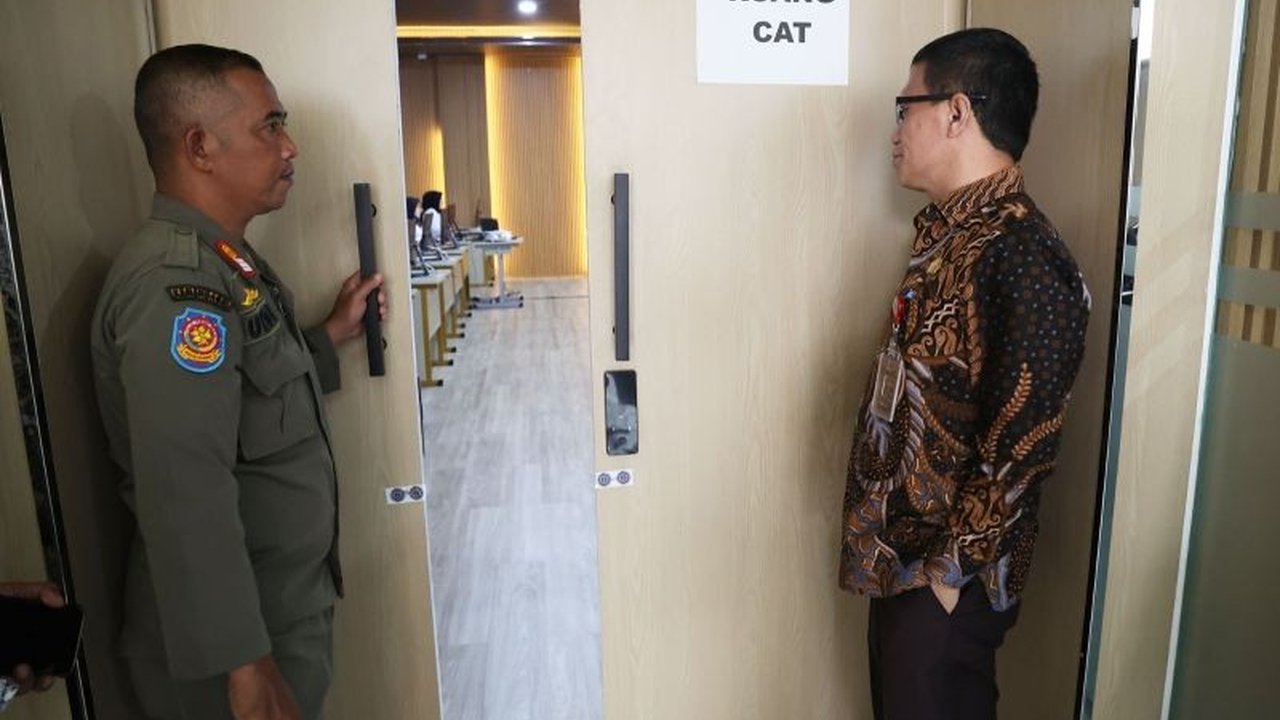 Gubernur Banten berkomitmen cari solusi rekrutmen RSUD Cilograng dan Labuan yang bermasalah, diduga maladministrasi dan merugikan peserta yang telah tanda tangan kontrak kerja.