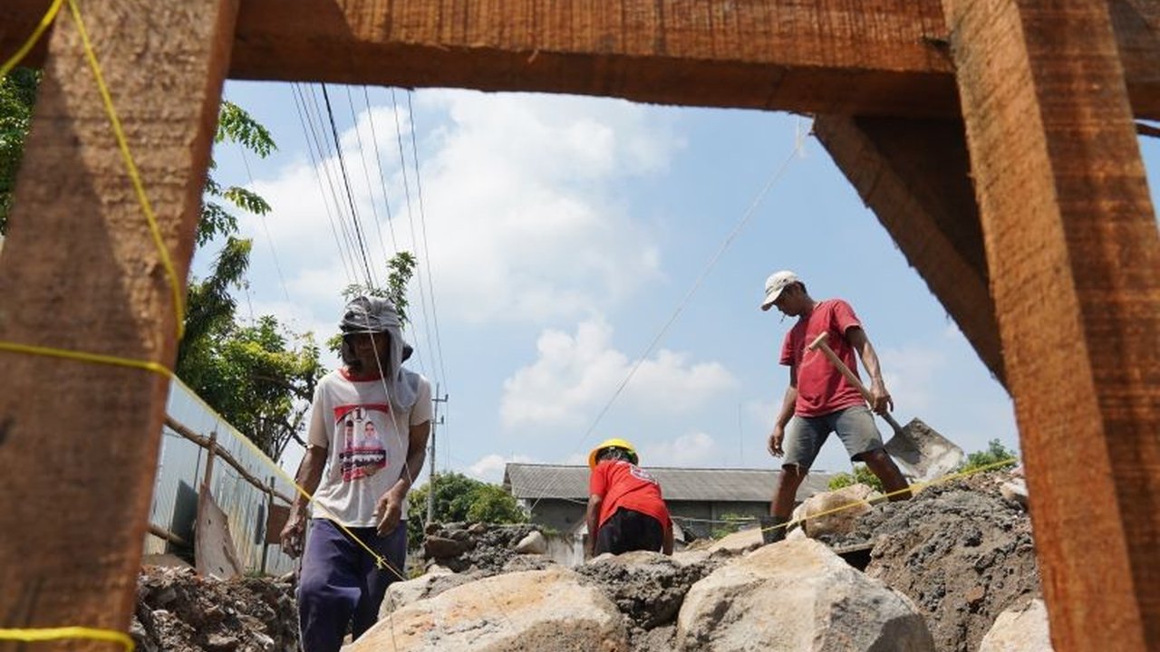 Pemerintah Kabupaten Kediri menargetkan pembangunan Pasar Ngadiluwih selesai dalam 8 bulan dengan konsep tradisional modern dan berbudaya, menghabiskan anggaran sekitar Rp23,8 miliar.