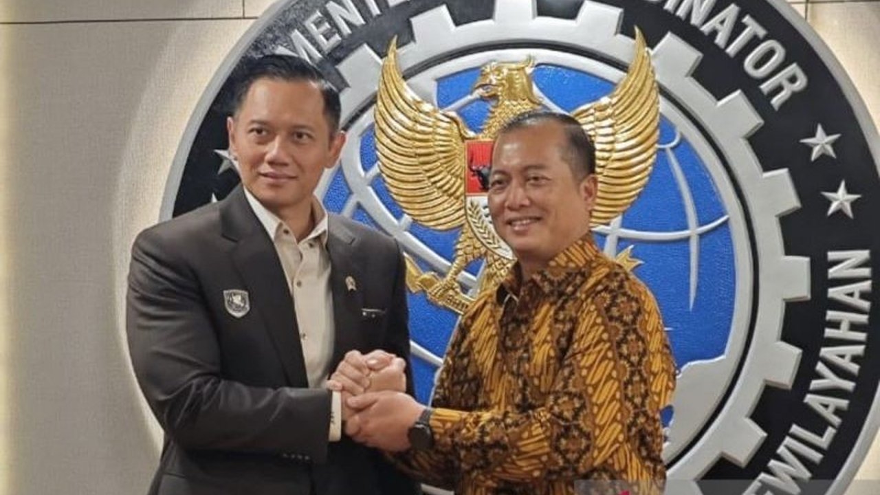 Gubernur NTB bertemu Menko Infrastruktur AHY untuk membahas pembangunan strategis, termasuk jalur transportasi Pelabuhan Lembar-Kayangan dan pengelolaan sampah.