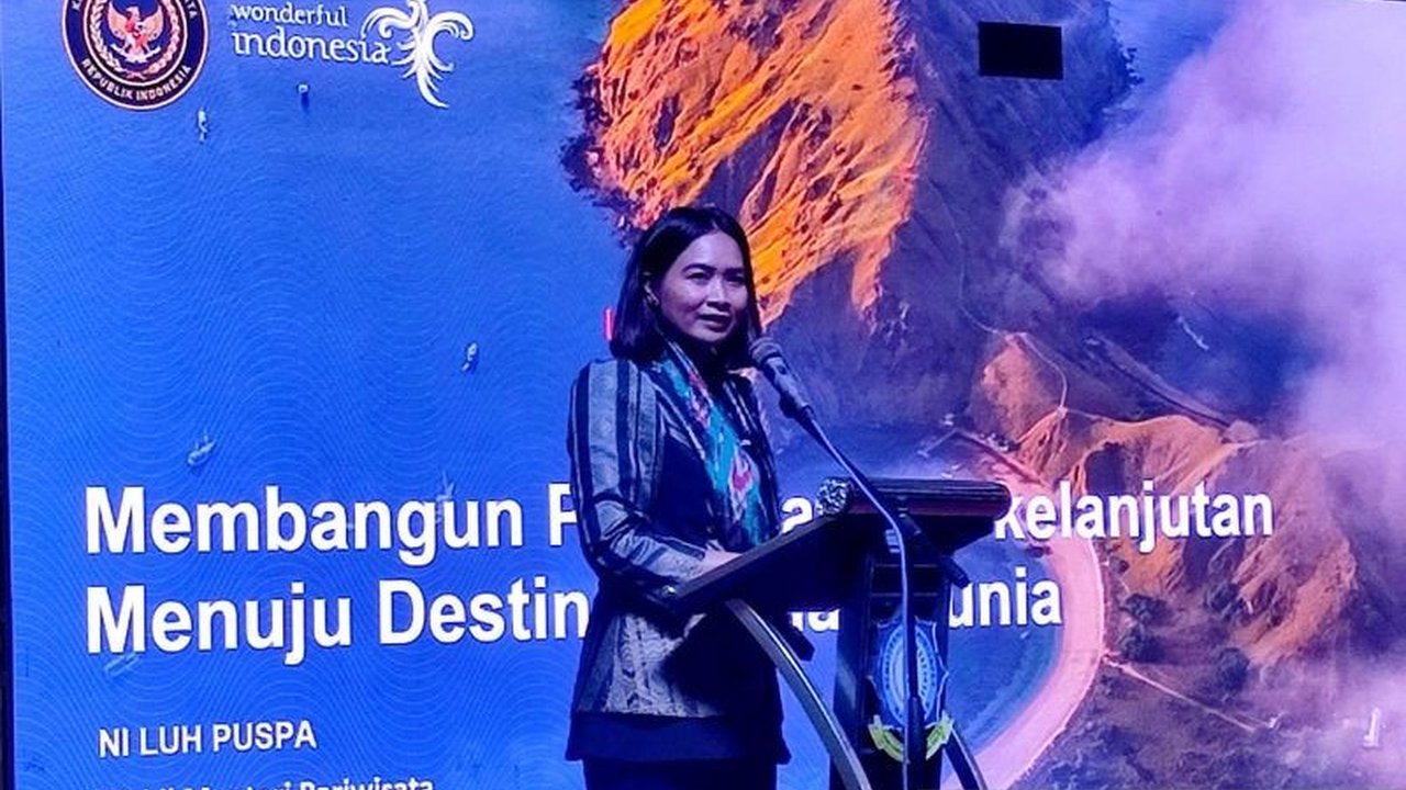 Wakil Menteri Pariwisata menyoroti masalah sampah sebagai tantangan utama bagi keberlanjutan sektor pariwisata Indonesia, mengancam daya tarik destinasi dan reputasi global.