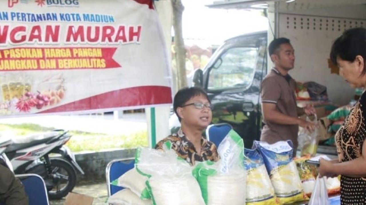 Pemerintah Kota Madiun berkolaborasi dengan Bulog dan PPI menggelar Gerakan Pangan Murah (GPM) untuk membantu warga menghadapi kenaikan harga bahan pokok menjelang Idul Adha 2025.