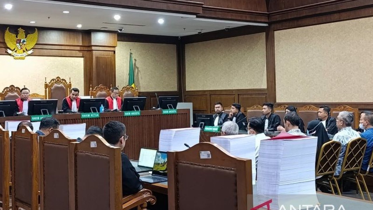 Enam mantan pejabat PT Antam dituntut sembilan tahun penjara dan denda Rp750 juta terkait kasus korupsi pengelolaan emas senilai Rp3,31 triliun.