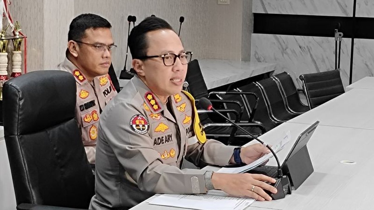 Polda Metro Jaya telah memeriksa 24 saksi terkait laporan Presiden Jokowi mengenai dugaan ijazah palsu yang beredar di media sosial.