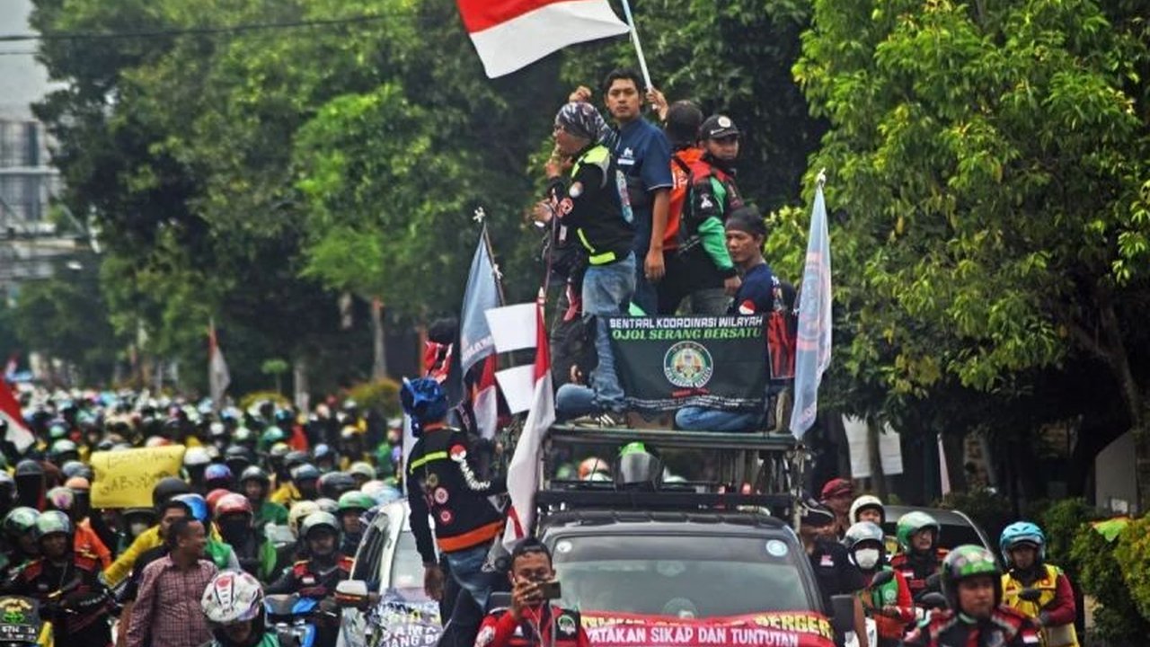 500 ribu pengemudi ojek online akan melakukan aksi mogok nasional dengan mematikan aplikasi dan menggelar demonstrasi besar-besaran pada 20 Mei 2025, memprotes dugaan pelanggaran regulasi oleh aplikator.