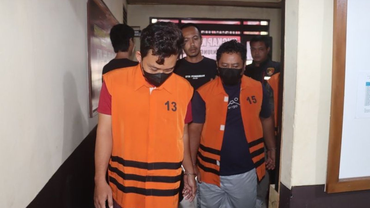 Kejahatan penggelapan di Lampung Selatan berhasil diungkap Polres Lamsel, dengan total kerugian korban mencapai Rp585 juta dan lima tersangka telah diamankan.