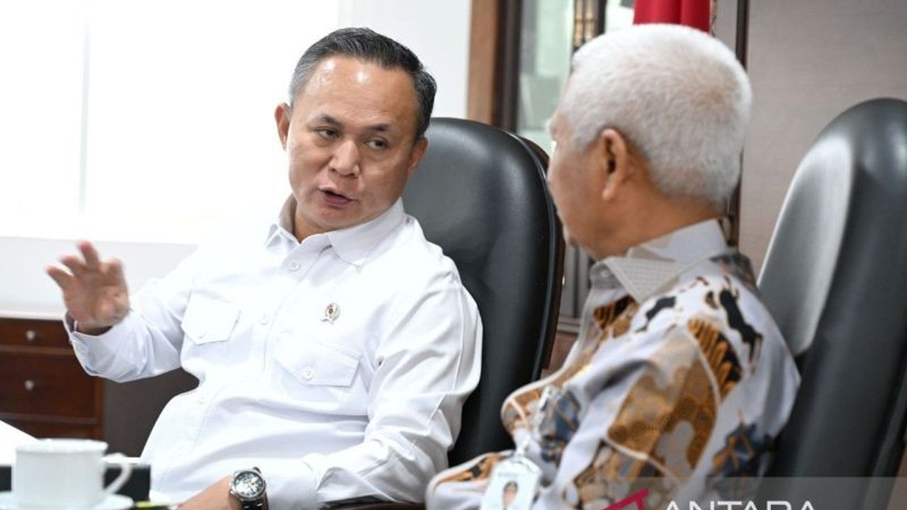 Wakil Menteri HAM RI Mugiyanto Sipin memberikan dukungan penuh terhadap program restorative justice di Sumatera Utara, menekankan pentingnya penyelesaian kasus HAM secara kekeluargaan dan kolaboratif.