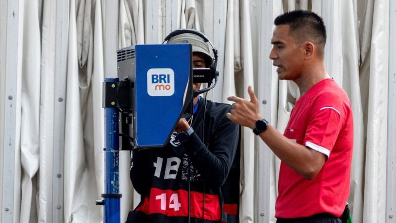 Direktur Operasional LIB ungkap perbedaan sistem VAR Liga 1 dan Liga 2, yang akan menggunakan sistem lebih sederhana namun tetap teruji dan sesuai standar internasional.