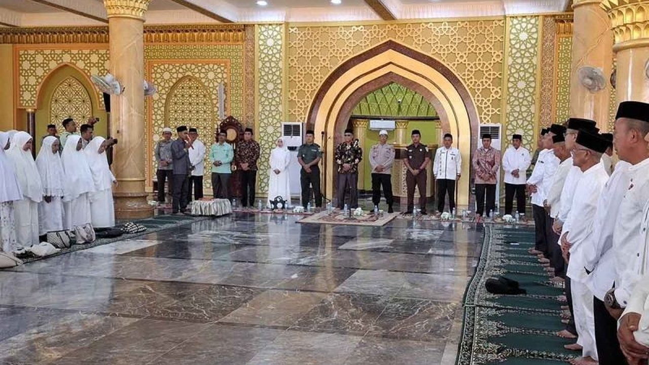 Bupati Aceh Selatan, Mirwan, mengingatkan 127 calon haji asal daerahnya untuk menjaga kesehatan sebelum dan selama di Tanah Suci, agar ibadah haji dapat berjalan lancar.