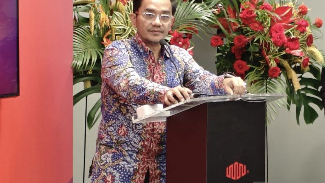 Pemerintah menetapkan Batam sebagai pusat pembangunan pusat data nasional karena posisi geografisnya yang strategis dan untuk mendorong pemerataan investasi di luar Jawa, seiring proyeksi pertumbuhan infrastruktur pusat data di Asia Tenggara hingga 200 pe