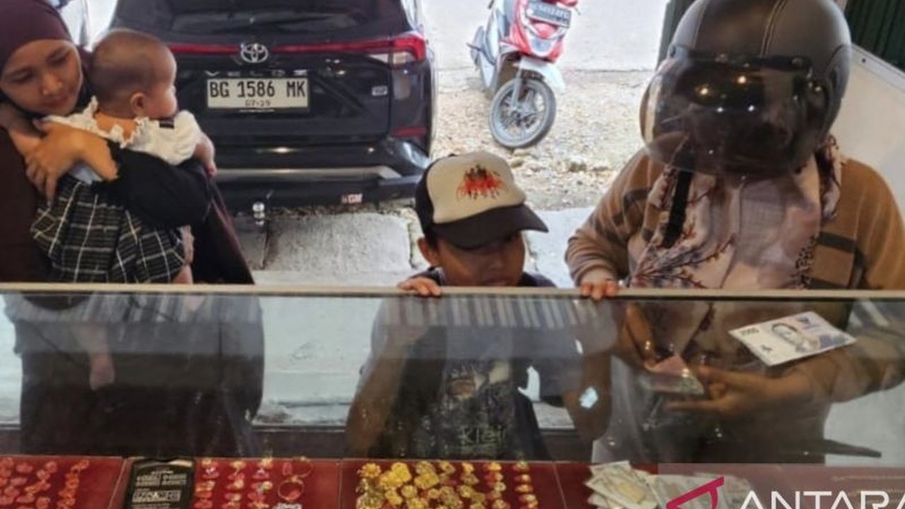 Harga emas perhiasan di Palembang turun signifikan menjadi Rp9.950.000 per suku (6,7 gram) akibat meredanya ketegangan perang dagang AS-China dan proyeksi pertumbuhan ekonomi AS yang tinggi.