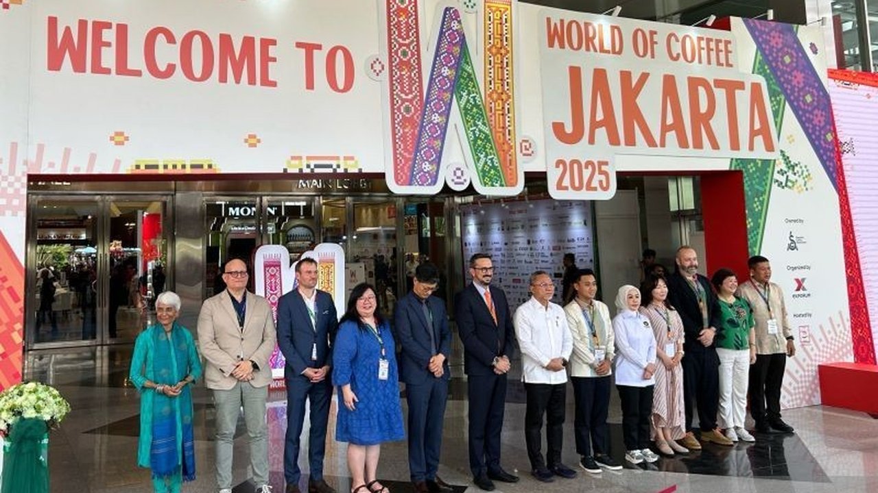 Menko Pangan Zulkifli Hasan mengungkapkan fokus pemerintah dalam meningkatkan produksi kopi Indonesia untuk mendongkrak posisi Indonesia di pasar global dan menyalip Vietnam.