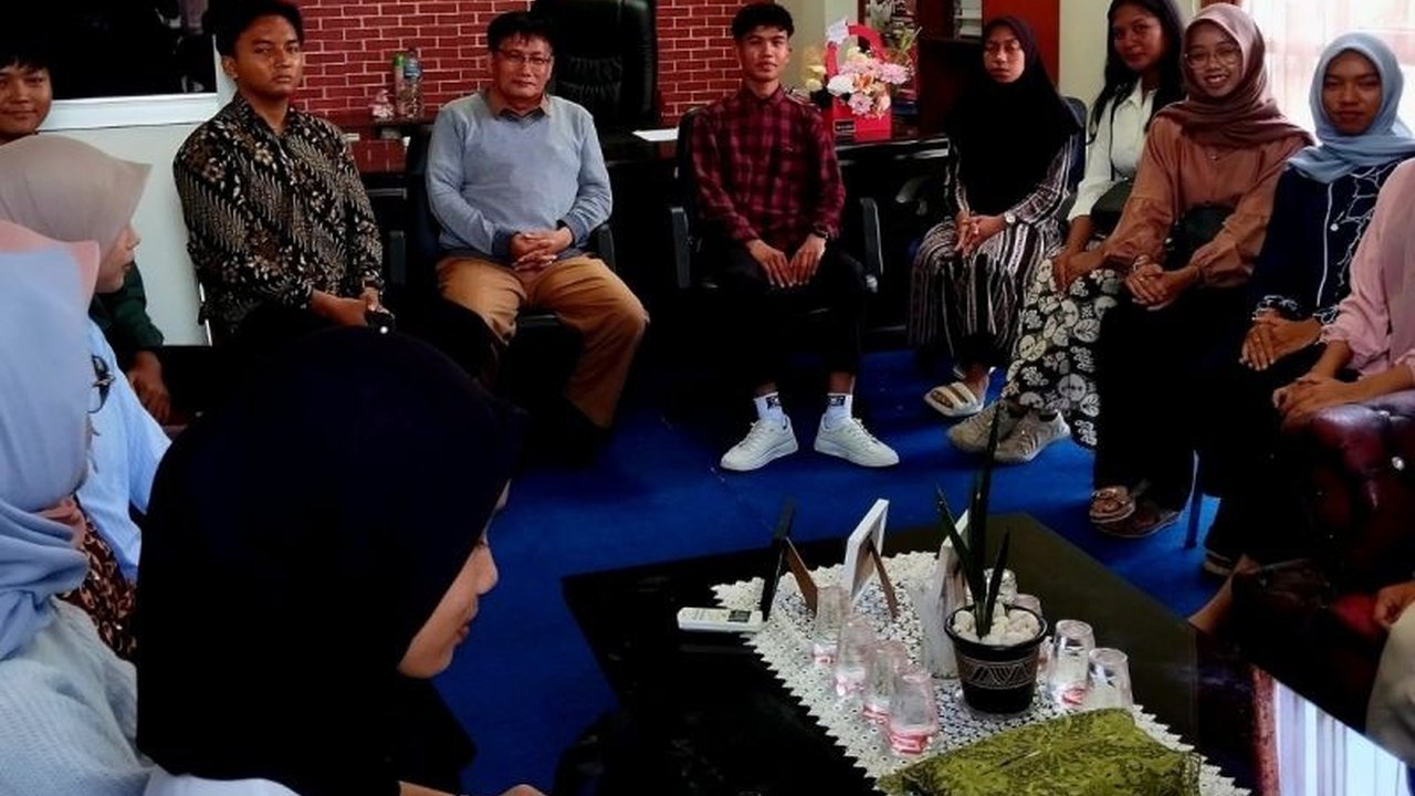 Pemkab Natuna giat sosialisasikan beasiswa perguruan tinggi melalui daring dan luring untuk putra putri daerah, dengan target lebih dari 9 perguruan tinggi mitra pada 2024.