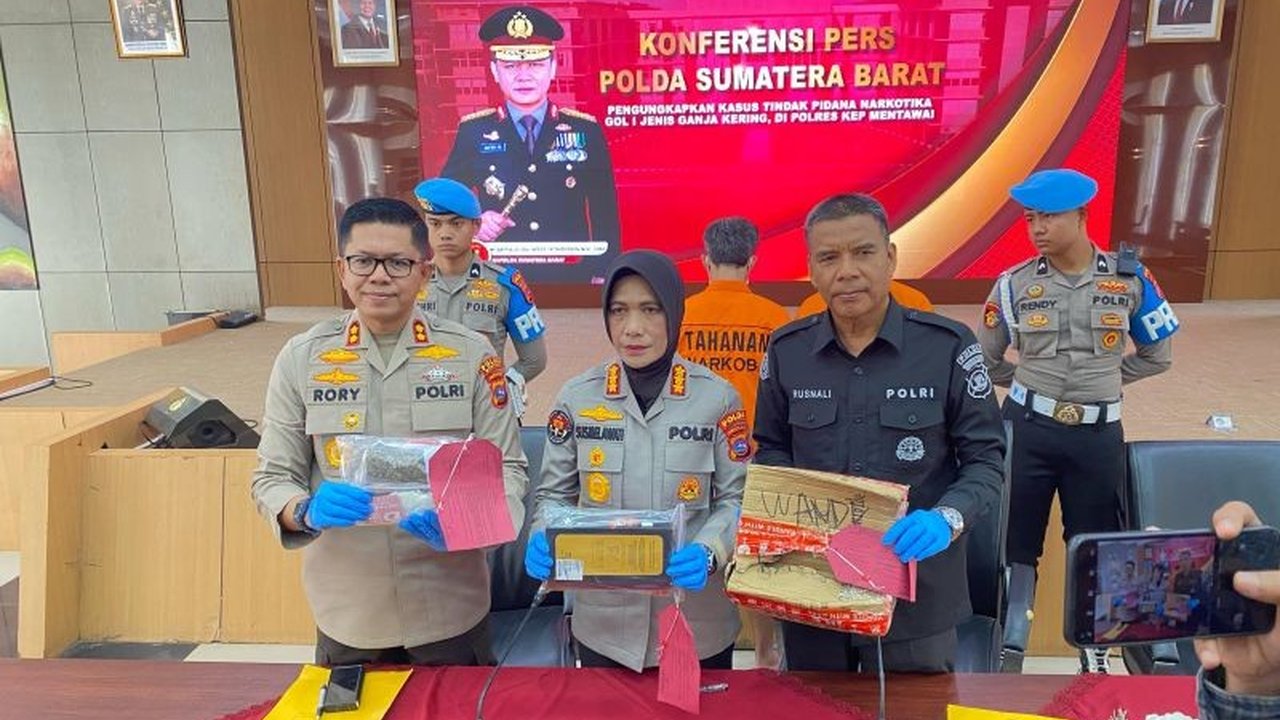 Seorang warga negara Brazil ditangkap di Kepulauan Mentawai, Sumatera Barat, karena kepemilikan ganja seberat 41,67 gram;  Polisi telah menangkap beberapa tersangka lain dan masih memburu satu buronan.