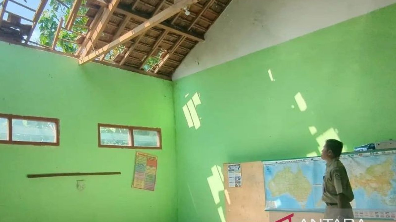 Pemerintah Kabupaten Madiun mengalokasikan Rp23 miliar untuk perbaikan gedung sekolah SD dan SMP rusak di tahun 2025 guna meningkatkan kualitas pendidikan.