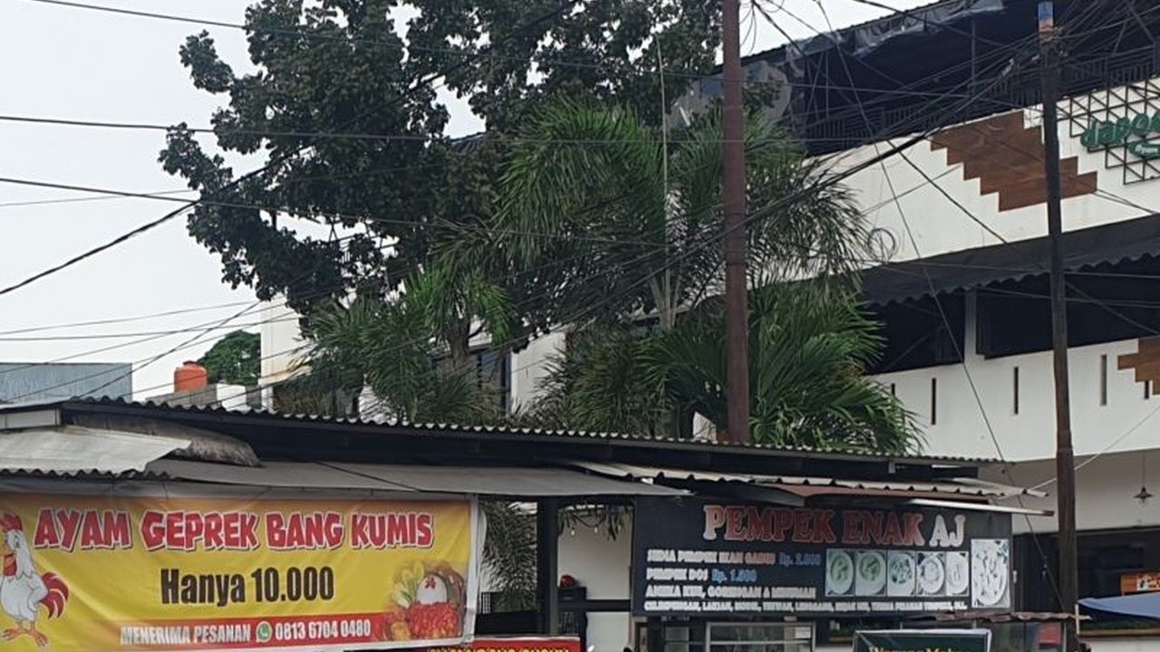 Pemerintah Kota Palembang akan menertibkan kabel optik internet yang semrawut di enam kecamatan pada tahun 2025, dengan fokus pada penataan dan kemungkinan penertiban paksa bagi provider yang tidak patuh.